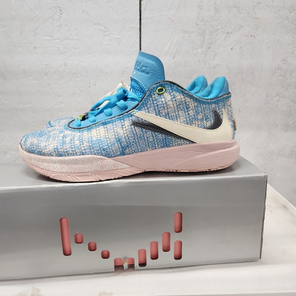 Nike - Picture 5 of 6